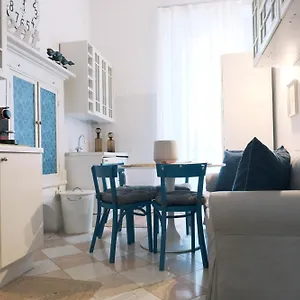 Comecasa 2 Bedrooms In Via Curtatone , Milan Italie